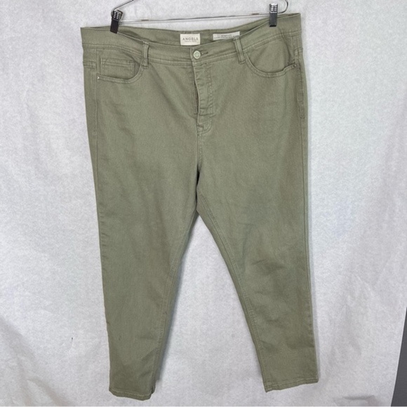 Angles Forever Young Women’s Size 18W skinny - Picture 1 of 8